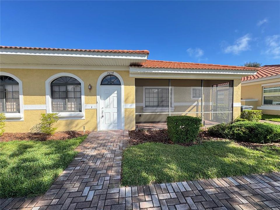 出租: $1,325 (2 贝兹, 2 浴室, 923 平方英尺)