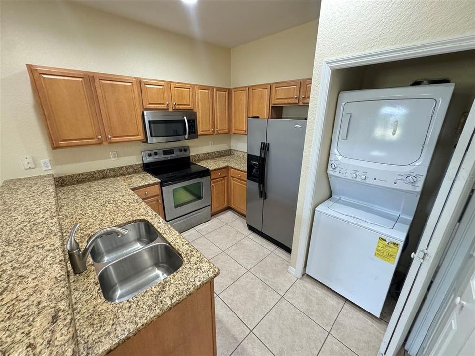 出租: $1,325 (2 贝兹, 2 浴室, 923 平方英尺)