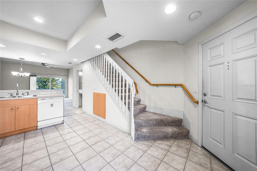 待售: $190,000 (2 贝兹, 2 浴室, 1154 平方英尺)