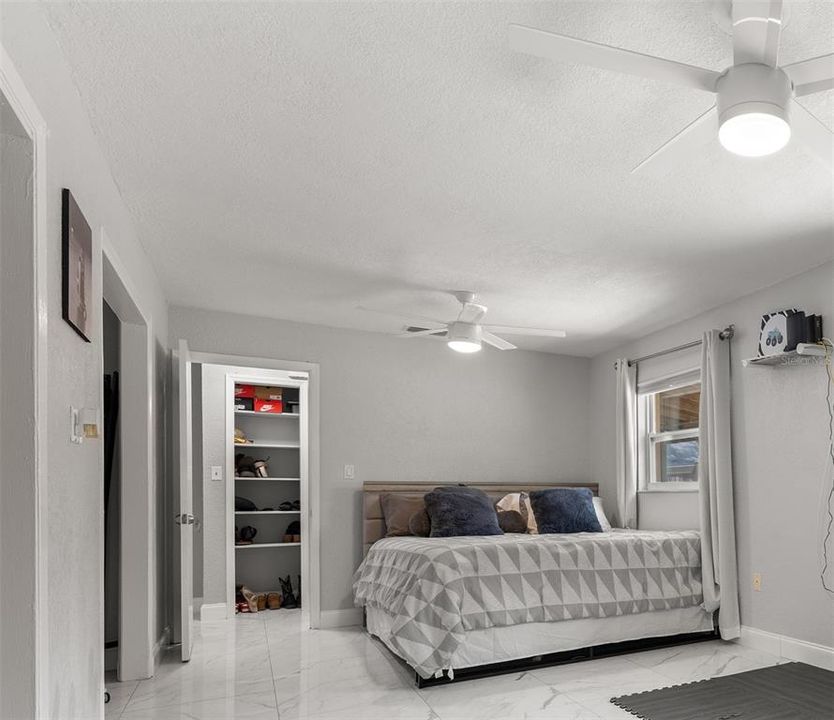 Под контрактом: $2,200 (2 спален, 1 ванн, 788 Квадратных фут)