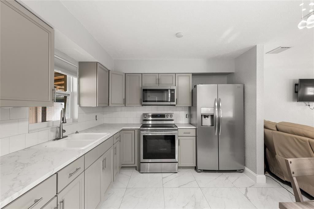 Под контрактом: $2,200 (2 спален, 1 ванн, 788 Квадратных фут)