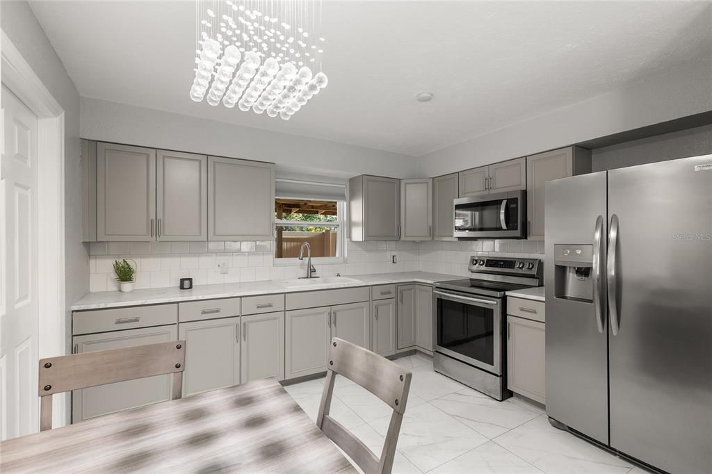 Под контрактом: $2,200 (2 спален, 1 ванн, 788 Квадратных фут)