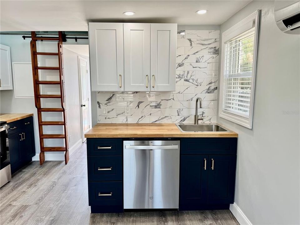 For Rent: $1,675 (0 beds, 1 baths, 400 Square Feet)