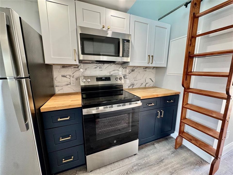 For Rent: $1,675 (0 beds, 1 baths, 400 Square Feet)