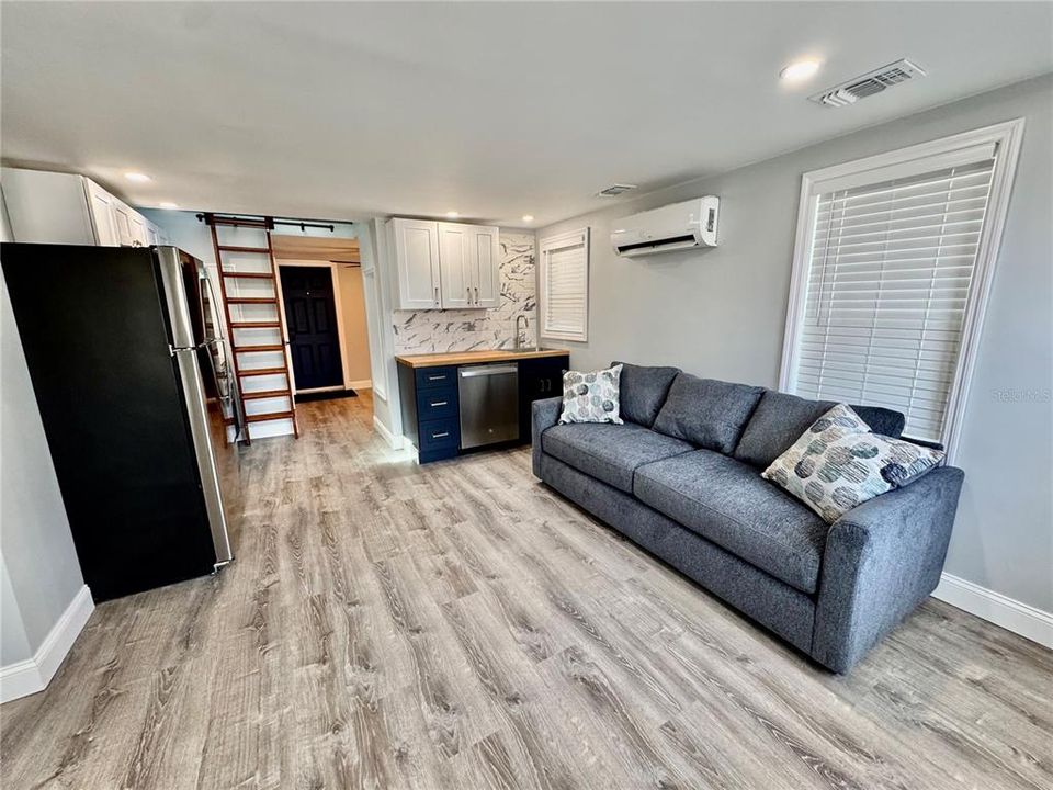 For Rent: $1,675 (0 beds, 1 baths, 400 Square Feet)