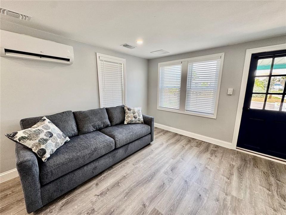 For Rent: $1,675 (0 beds, 1 baths, 400 Square Feet)