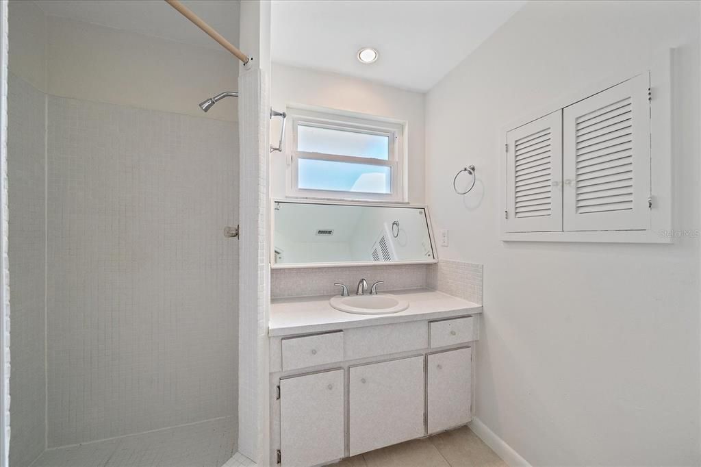 合同活跃: $339,000 (2 贝兹, 2 浴室, 1326 平方英尺)