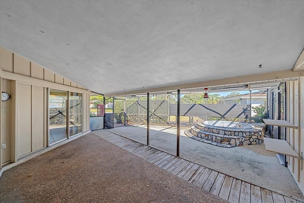 合同活跃: $339,000 (2 贝兹, 2 浴室, 1326 平方英尺)