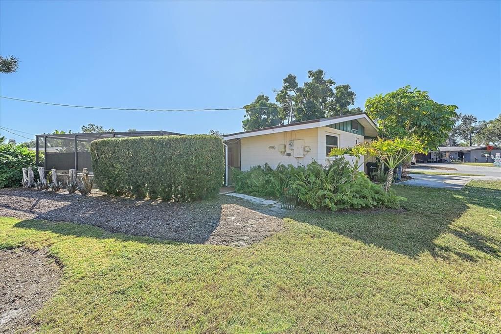 合同活跃: $339,000 (2 贝兹, 2 浴室, 1326 平方英尺)