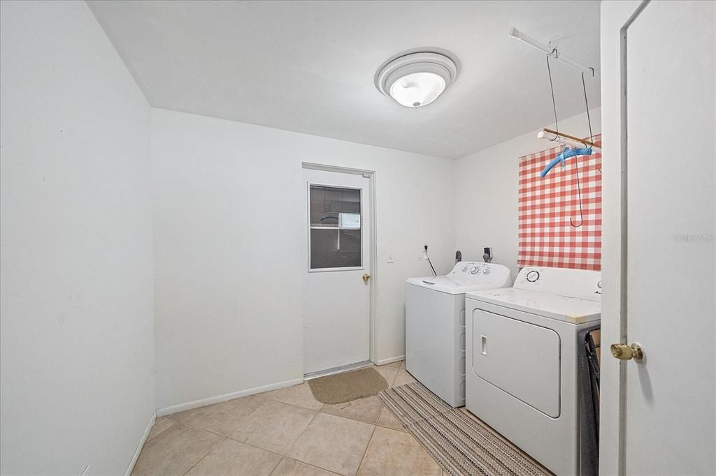 合同活跃: $339,000 (2 贝兹, 2 浴室, 1326 平方英尺)