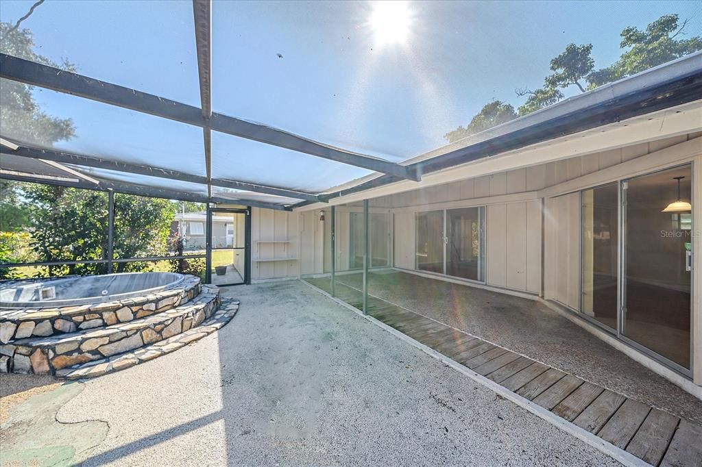 合同活跃: $339,000 (2 贝兹, 2 浴室, 1326 平方英尺)