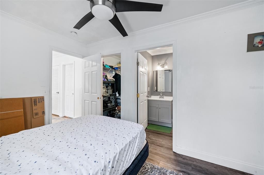 На продажу: $145,000 (2 спален, 2 ванн, 800 Квадратных фут)