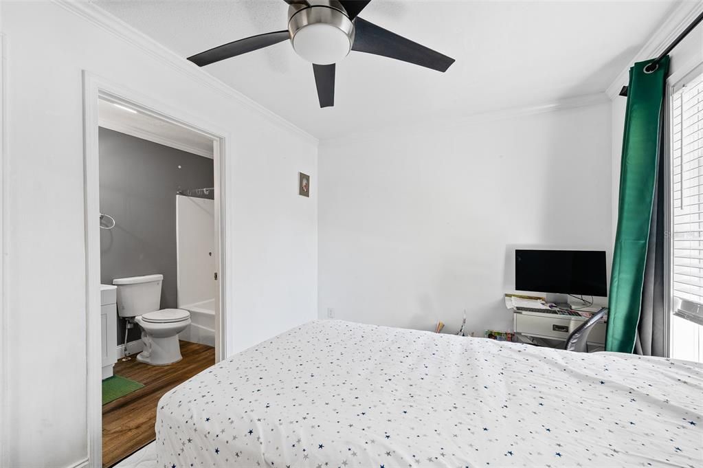 На продажу: $145,000 (2 спален, 2 ванн, 800 Квадратных фут)