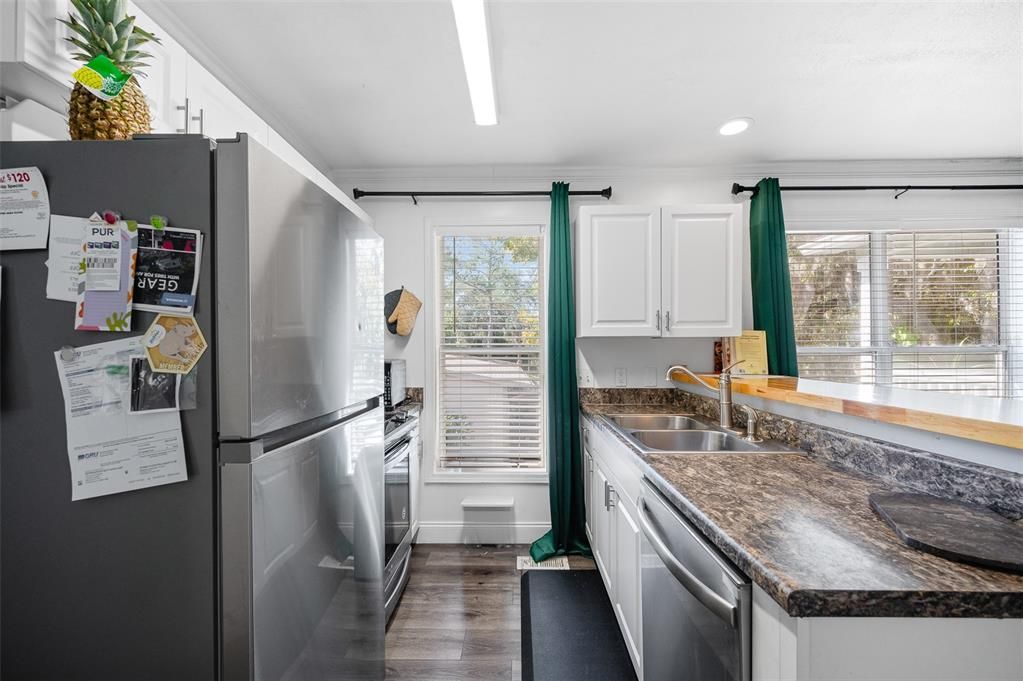 На продажу: $145,000 (2 спален, 2 ванн, 800 Квадратных фут)