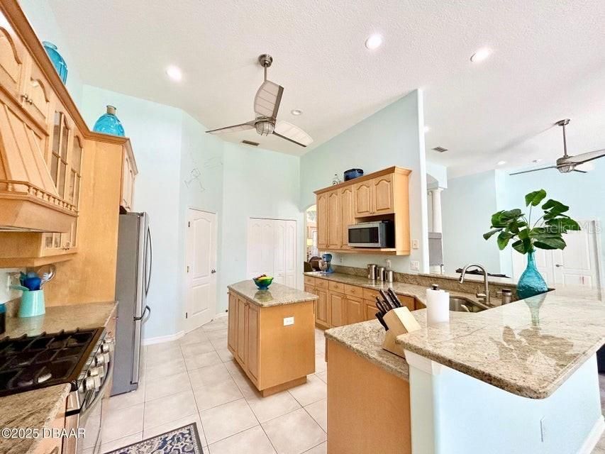 На продажу: $599,000 (3 спален, 2 ванн, 2459 Квадратных фут)