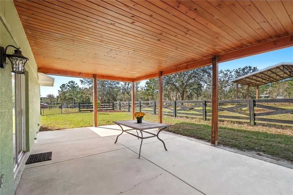 For Sale: $449,000 (2 beds, 2 baths, 1092 Square Feet)