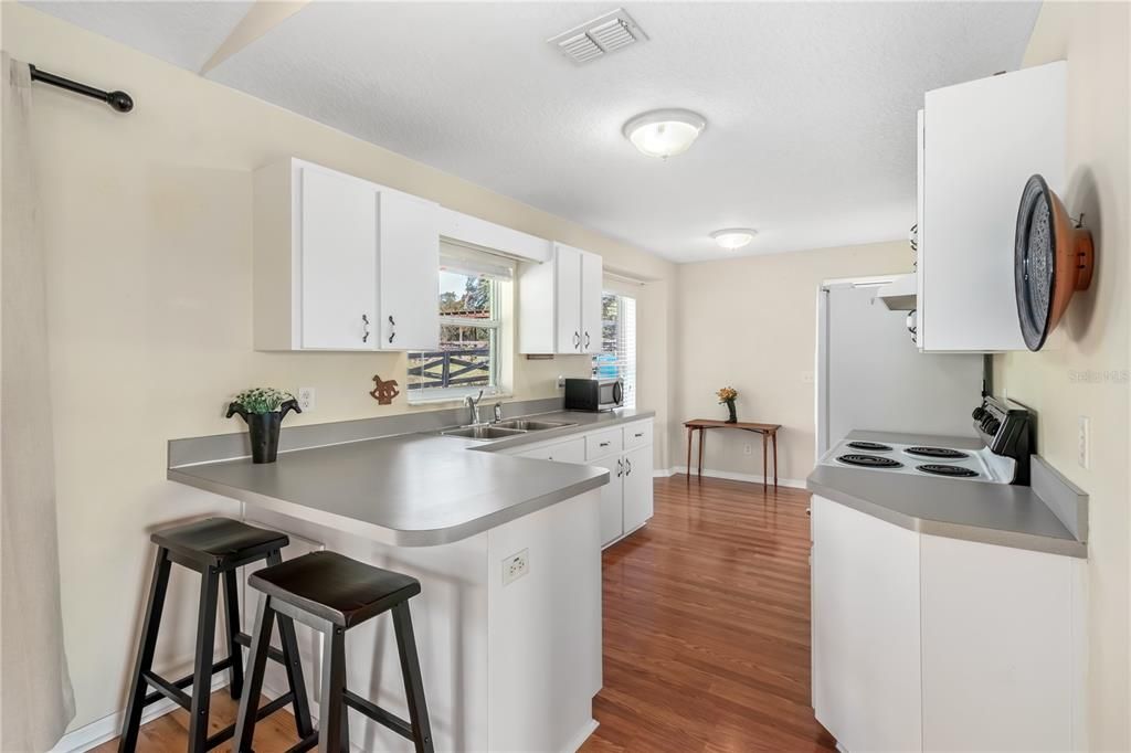 For Sale: $449,000 (2 beds, 2 baths, 1092 Square Feet)