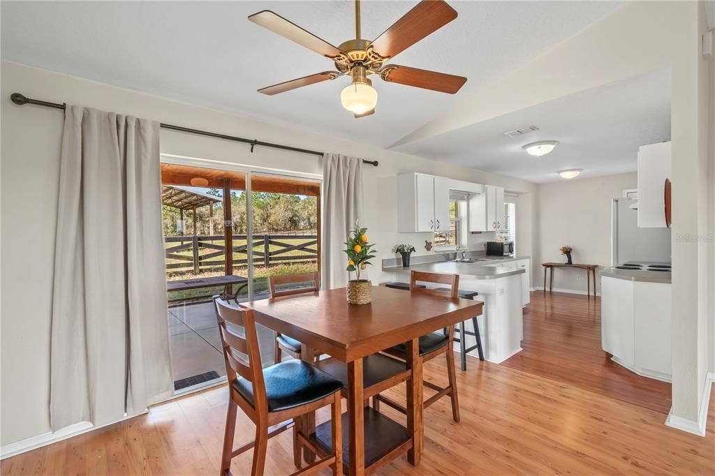 For Sale: $449,000 (2 beds, 2 baths, 1092 Square Feet)