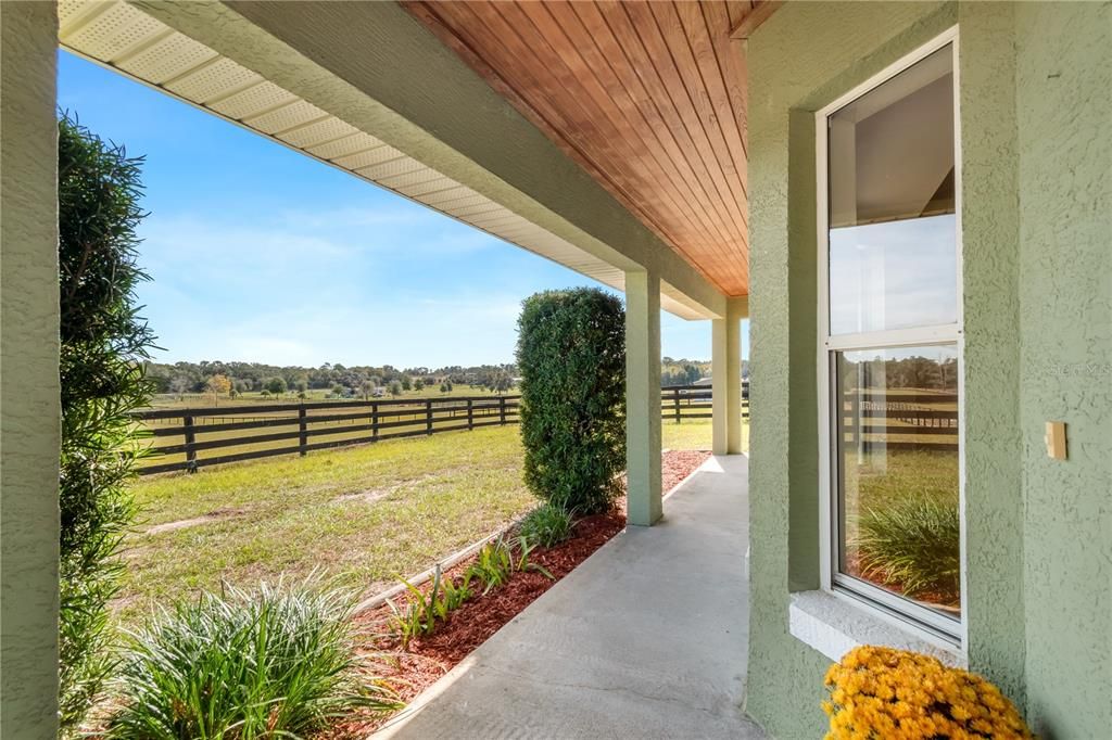 For Sale: $449,000 (2 beds, 2 baths, 1092 Square Feet)