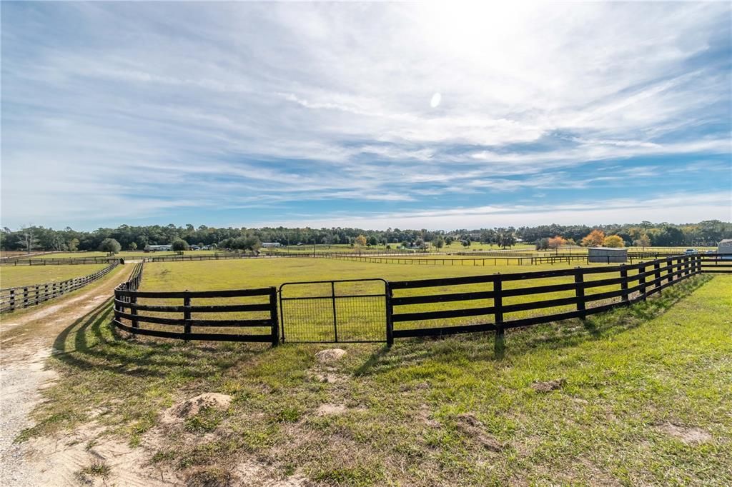 For Sale: $449,000 (2 beds, 2 baths, 1092 Square Feet)