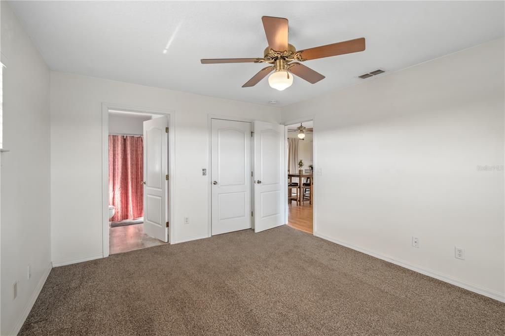 For Sale: $449,000 (2 beds, 2 baths, 1092 Square Feet)