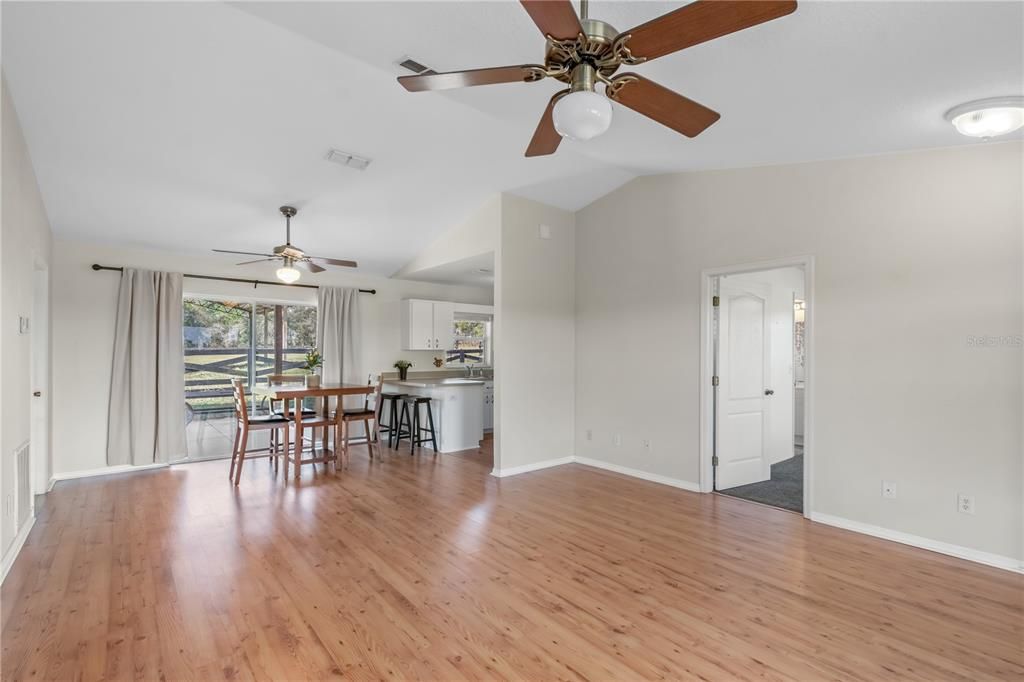 For Sale: $449,000 (2 beds, 2 baths, 1092 Square Feet)