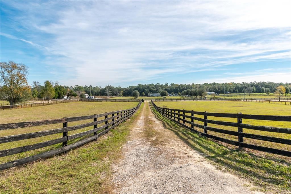 For Sale: $449,000 (2 beds, 2 baths, 1092 Square Feet)