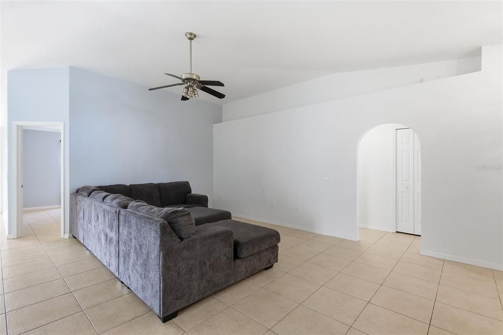 For Sale: $380,000 (3 beds, 2 baths, 1499 Square Feet)