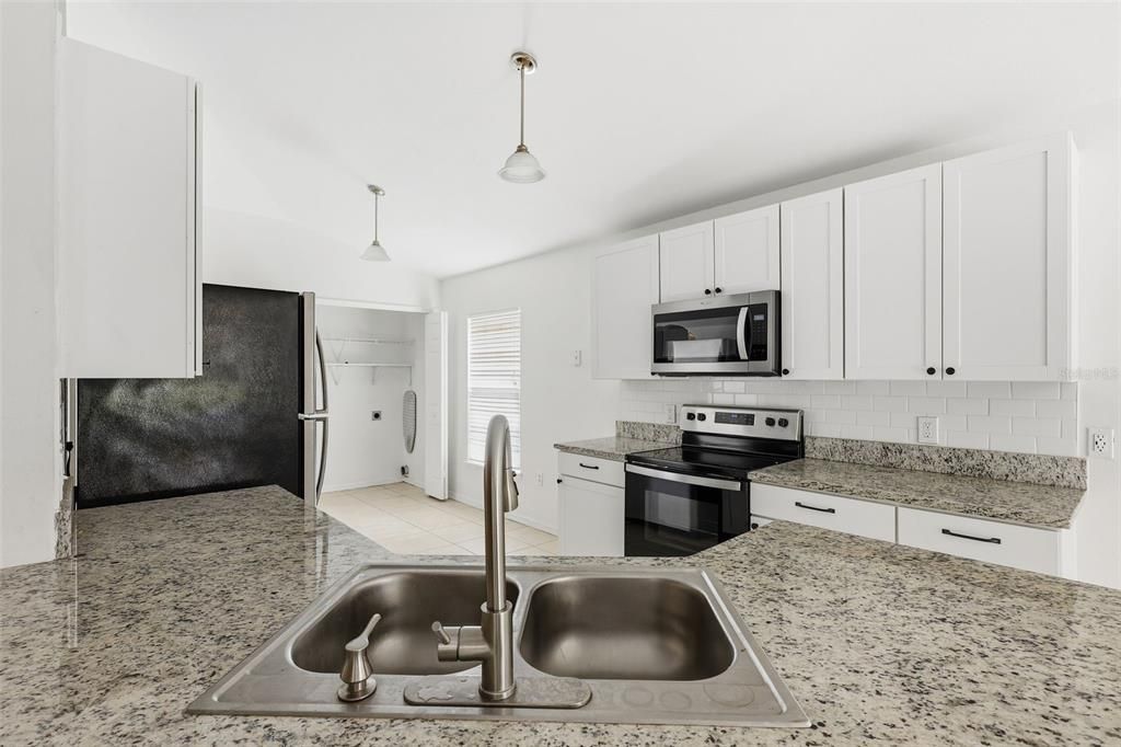 For Sale: $380,000 (3 beds, 2 baths, 1499 Square Feet)