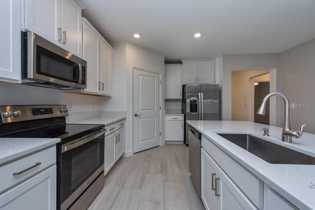 For Sale: $299,000 (2 beds, 2 baths, 1405 Square Feet)