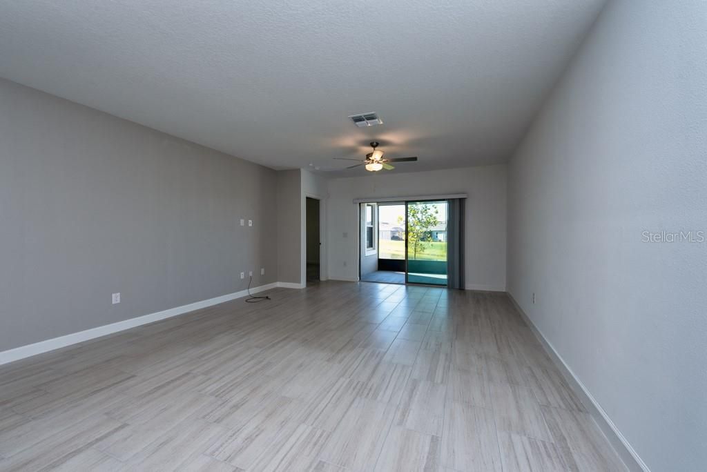 For Sale: $299,000 (2 beds, 2 baths, 1405 Square Feet)