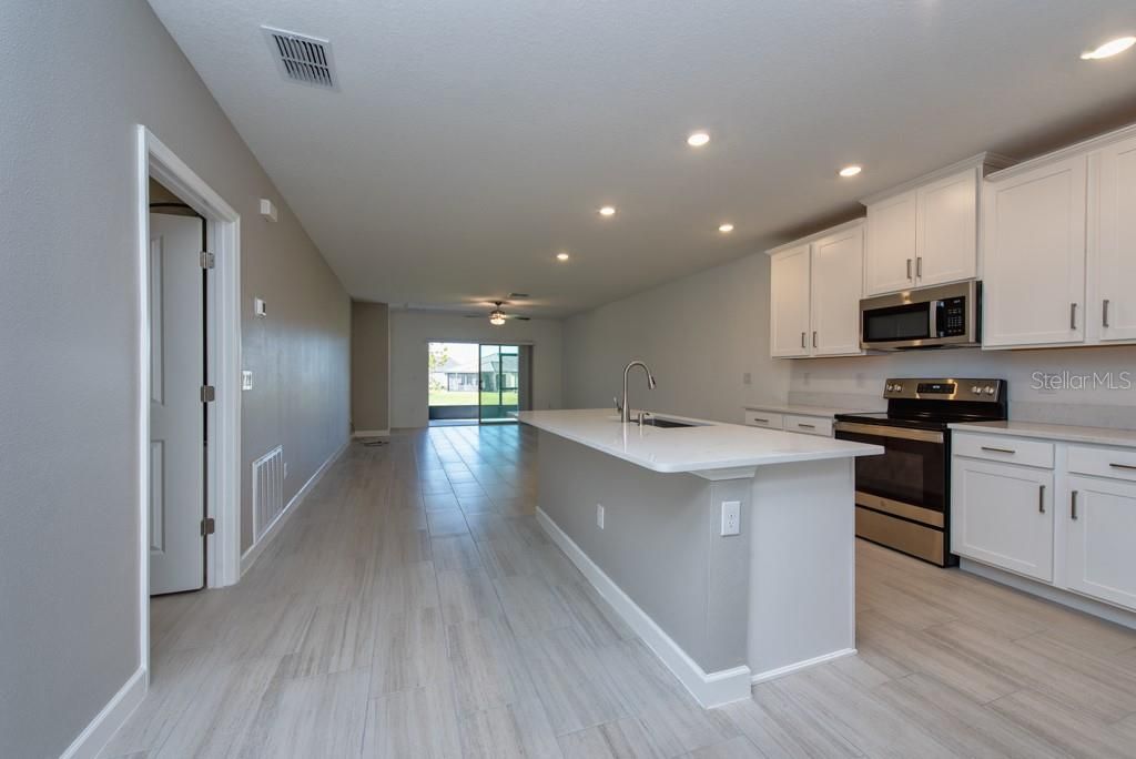 For Sale: $299,000 (2 beds, 2 baths, 1405 Square Feet)