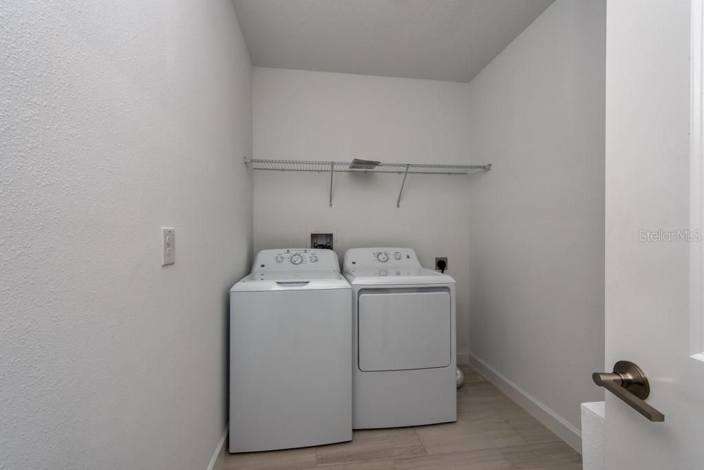 For Sale: $299,000 (2 beds, 2 baths, 1405 Square Feet)