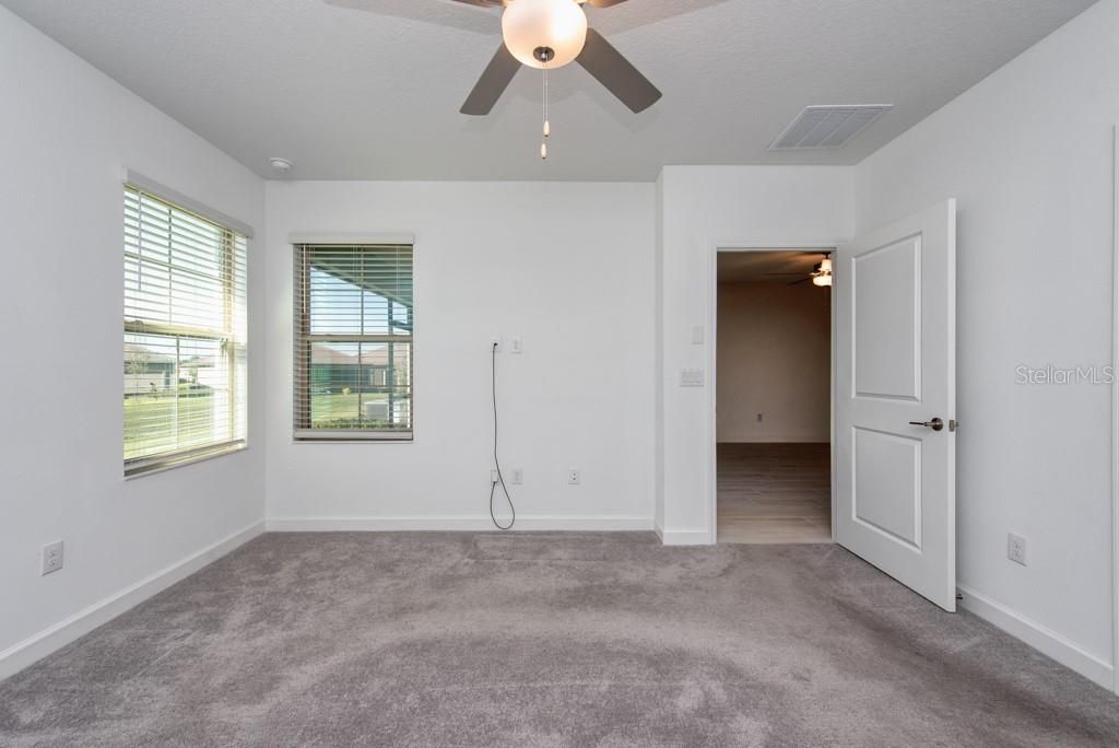 For Sale: $299,000 (2 beds, 2 baths, 1405 Square Feet)