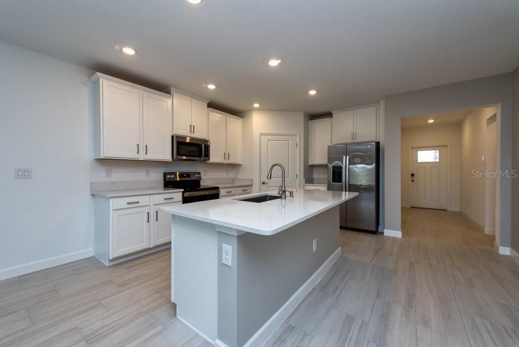 For Sale: $299,000 (2 beds, 2 baths, 1405 Square Feet)