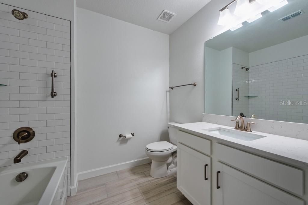 For Sale: $299,000 (2 beds, 2 baths, 1405 Square Feet)