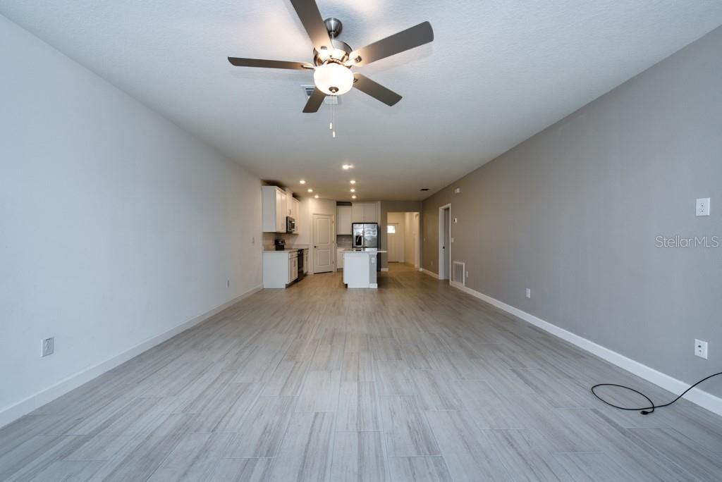 For Sale: $299,000 (2 beds, 2 baths, 1405 Square Feet)