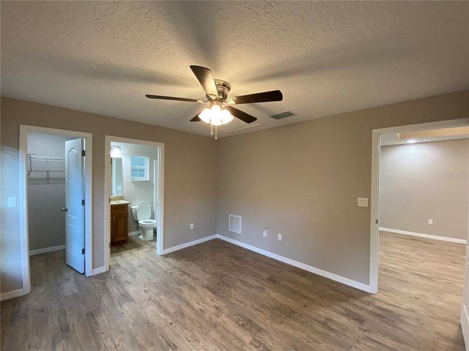 For Rent: $1,425 (2 beds, 2 baths, 1800 Square Feet)