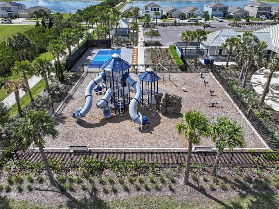 На продажу: $419,000 (4 спален, 2 ванн, 1935 Квадратных фут)