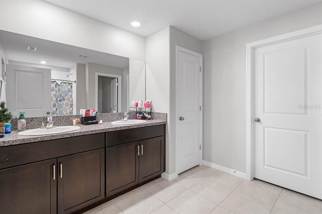 На продажу: $419,000 (4 спален, 2 ванн, 1935 Квадратных фут)