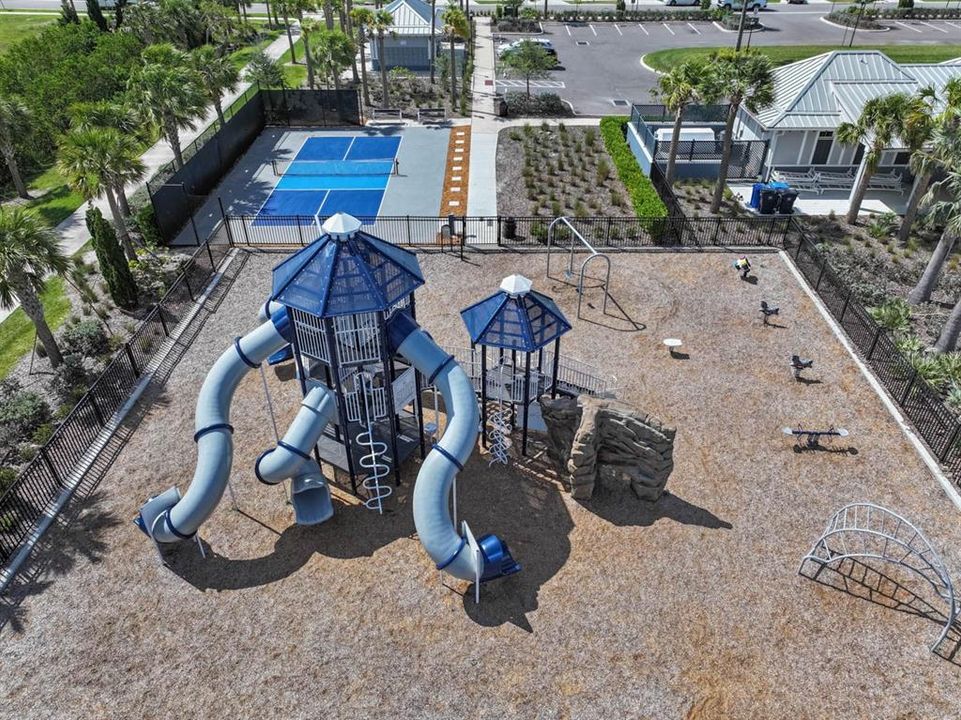 На продажу: $419,000 (4 спален, 2 ванн, 1935 Квадратных фут)