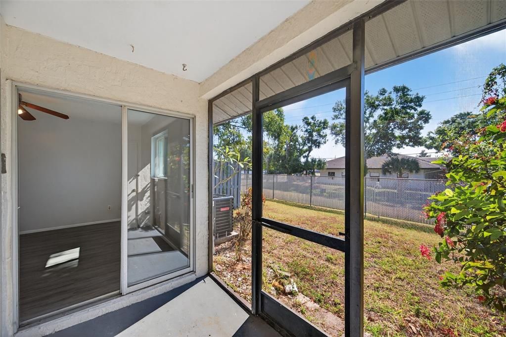 Active With Contract: $225,600 (2 beds, 2 baths, 1036 Square Feet)