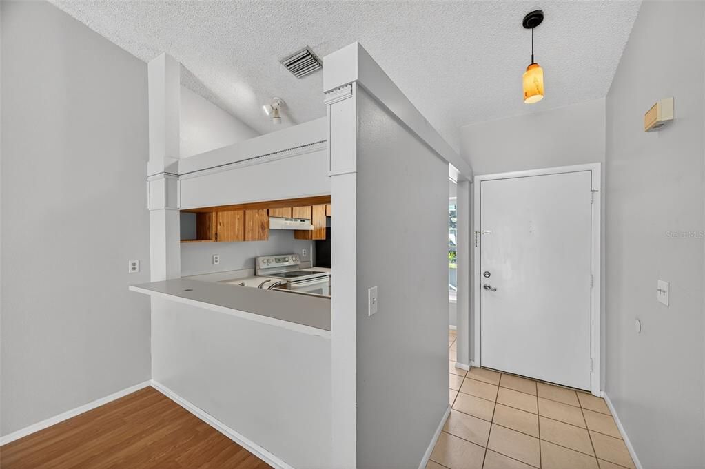 Active With Contract: $225,600 (2 beds, 2 baths, 1036 Square Feet)