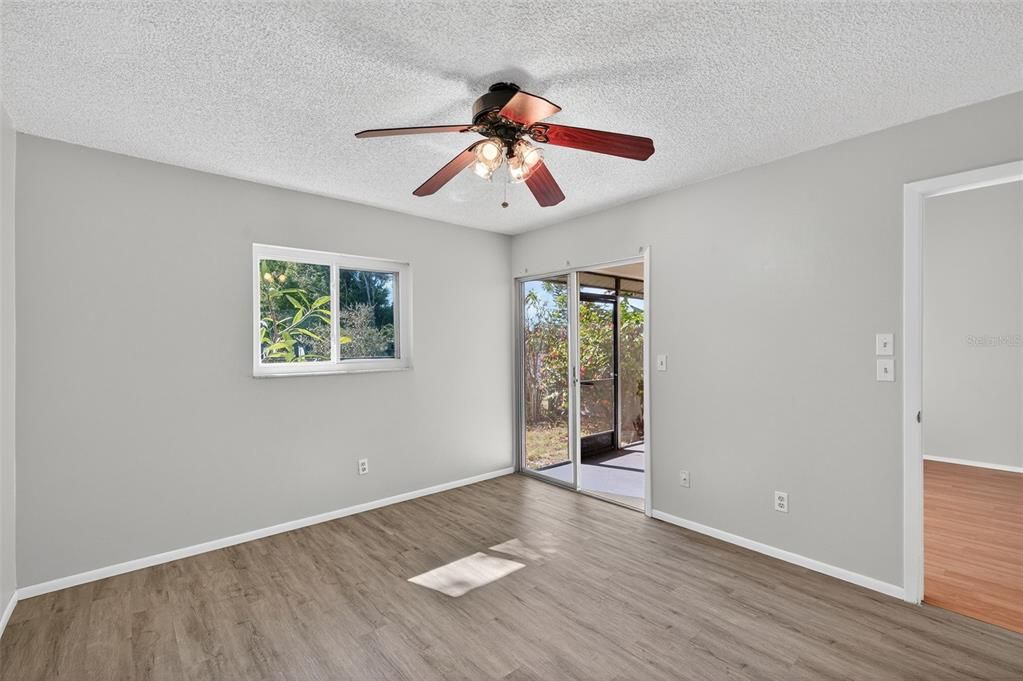 Active With Contract: $225,600 (2 beds, 2 baths, 1036 Square Feet)