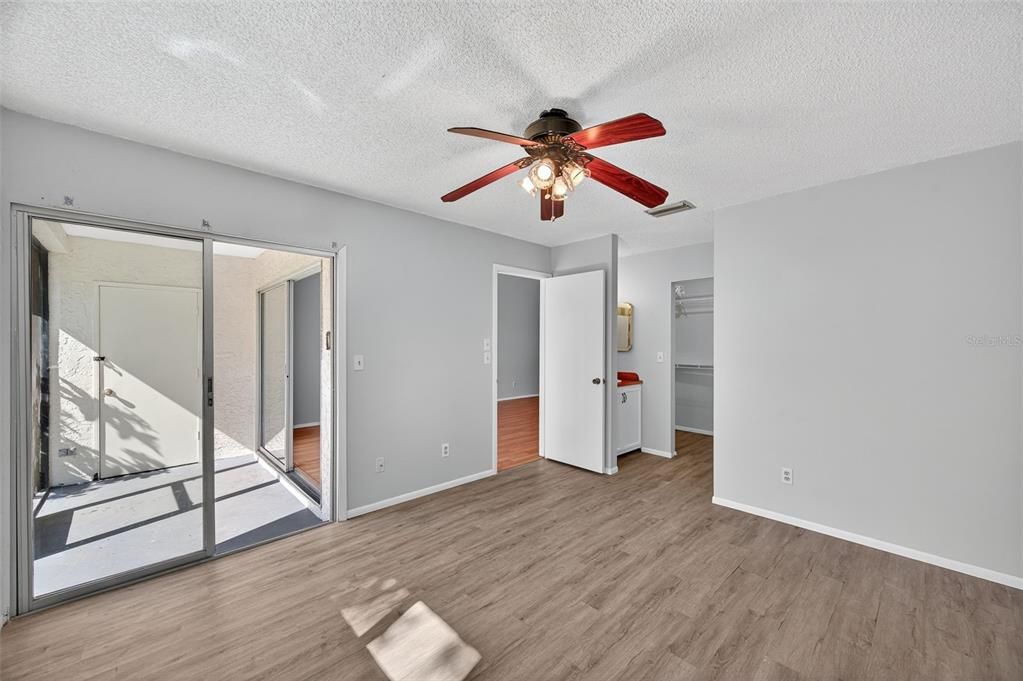 Active With Contract: $225,600 (2 beds, 2 baths, 1036 Square Feet)