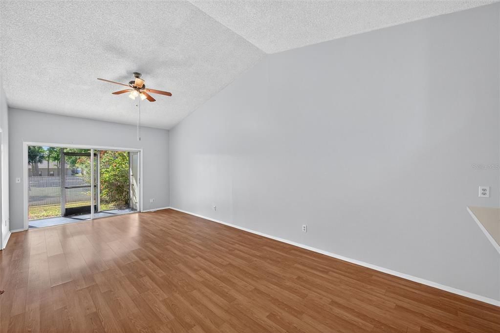 Active With Contract: $225,600 (2 beds, 2 baths, 1036 Square Feet)