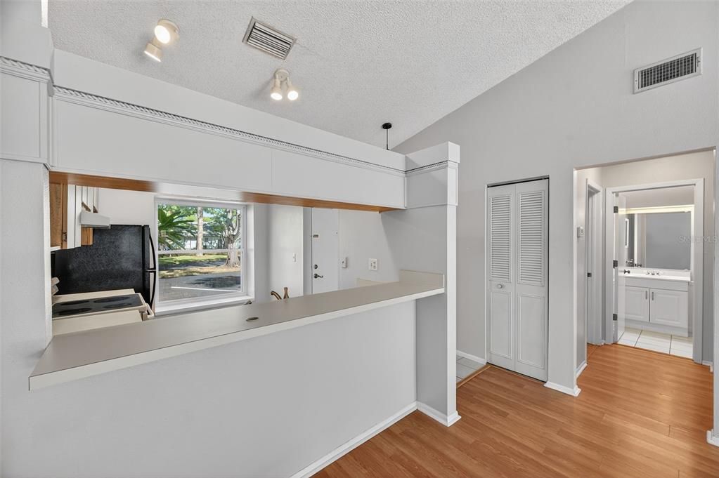 Active With Contract: $225,600 (2 beds, 2 baths, 1036 Square Feet)