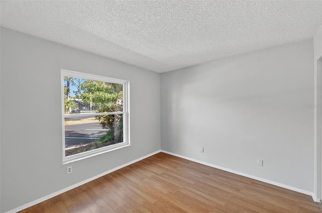 Active With Contract: $225,600 (2 beds, 2 baths, 1036 Square Feet)