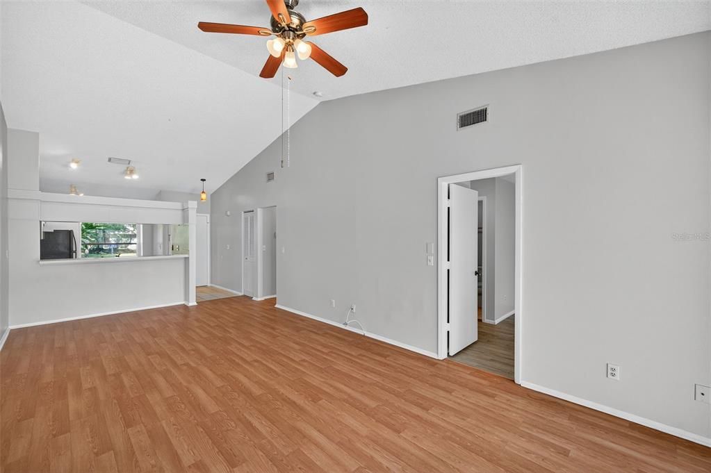 Active With Contract: $225,600 (2 beds, 2 baths, 1036 Square Feet)