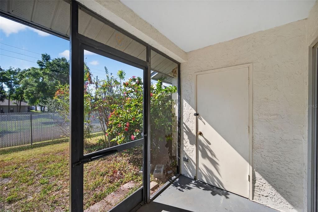 Active With Contract: $225,600 (2 beds, 2 baths, 1036 Square Feet)